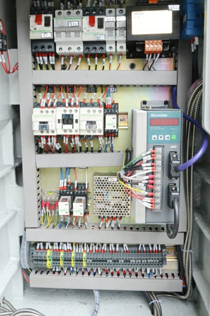 Máquina de fresado universal UWF 110 Servo