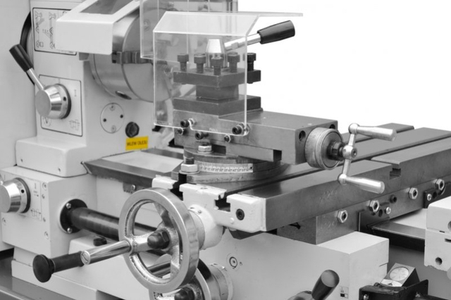 Girar torno y fresar y perforar máquinas AT300