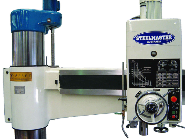 RD2063. Taladro de brazo radial Steelmaster. Brazo de 2000 mm, capacidad de perforación de 63 mm, husillo de 5 mt,