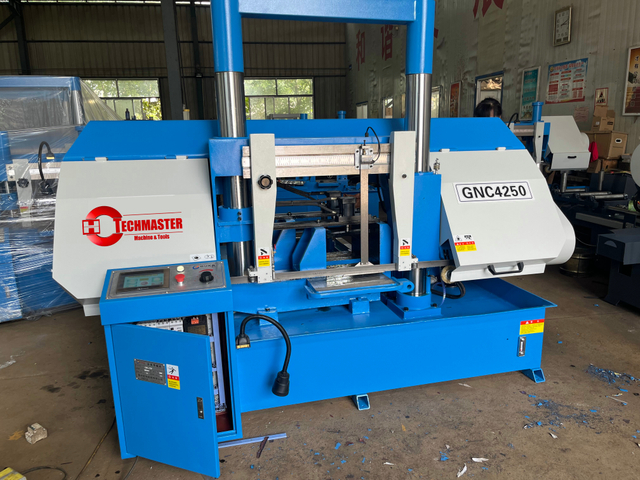 Máquina de sierra de banda CNC de GNC4250 con alimentador automático
