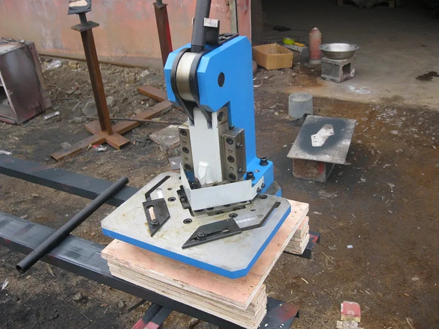 Notcher manual 100x100 mm, 3 mm