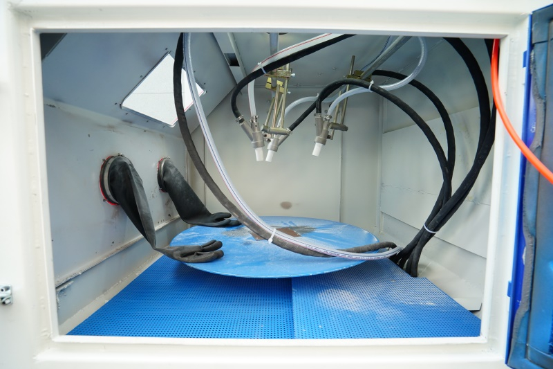 máquina de explosión de arena de rueda automática con plato giratorio