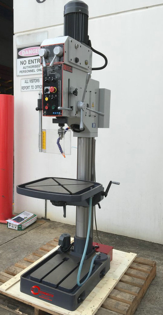 Taladro de cabeza engraneada de la serie industrial, capacidad de 40 mm, alimentación de alimentación y refrigerante.