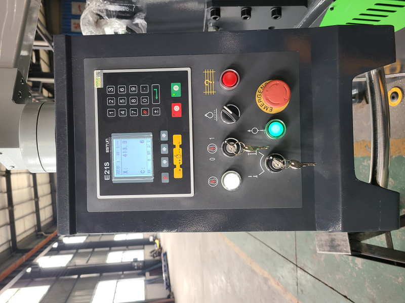 QC12Y 8x3200 Beam Beam Guillontine