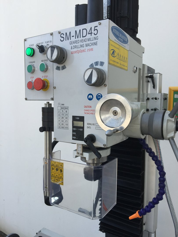 MD45. Taladro de molino. Transporte de cabeza con engranaje de SteelMaster, guías de cola de doblete, refrigerante, luz LED de trabajo