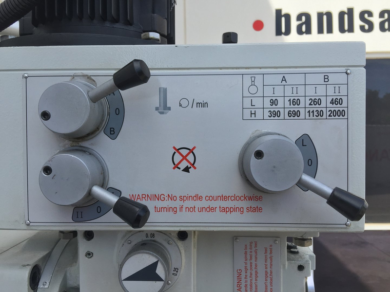 MGH757Z. Unidad de cabeza de equipo de Universal Mill con lectura digital Easson 3 Axis