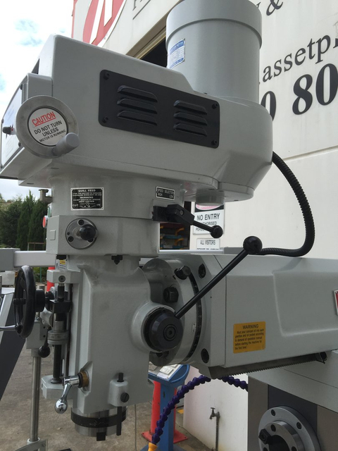 Fresa de torreta de husillo vertical y horizontal, 3 ejes digitales leídos, x6336vario