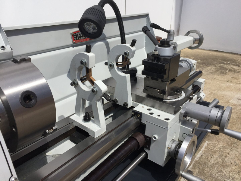 SM-1129V.BIENCH TORTER, Centros de 750 mm, swing de 290 mm, orificio de 38 mm, velocidad variable, lectura digital de 2 eje