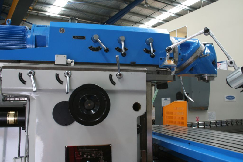 MHD2000. Molino universal. ISO 50, 2000 mm x 500 mm de mesa, 3 ejes Servo Drive & Feeds,