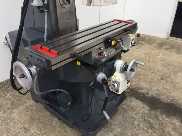 ZX7550CW Universal Mill Gear Drive con lectura digital de 3 ejes,