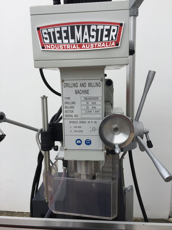MGH50W. Universal Mill Steelmaster. Velocidad variable, unidad de engranaje con lectura digital de 3 eje