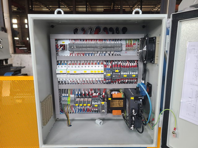 Serie QC12K NC Corte de haz de swing hidráulico