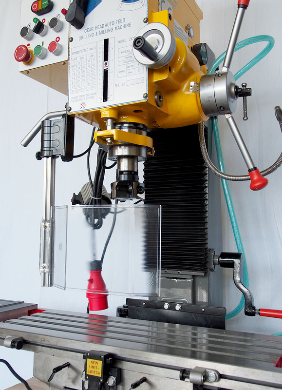 Máquina de perforación de alimentación automática XL7045BP (columna cuadrada con refrigerante))